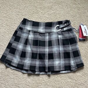 Limited new w/tags Black & Gray Plaid Skirt w/attached shorts underneath. Sz10